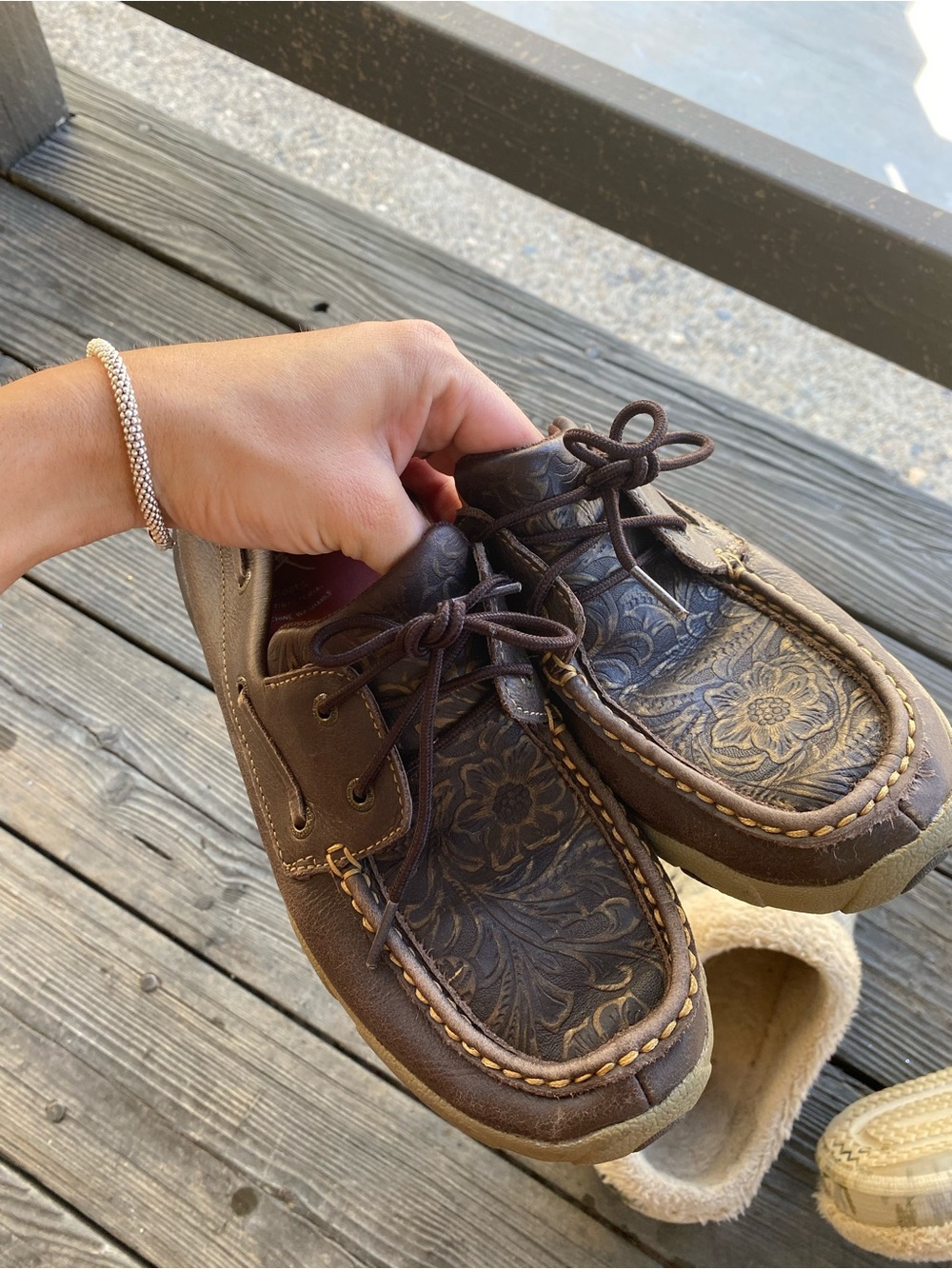 Twisted X Women's Brown Floral-Embossed Moccasins